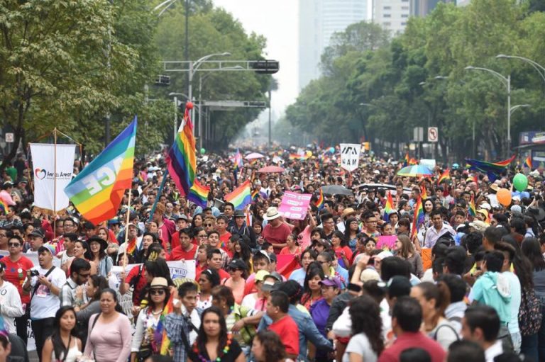 La marcha LGBT en la CDMX: Incongruencia y sumisión