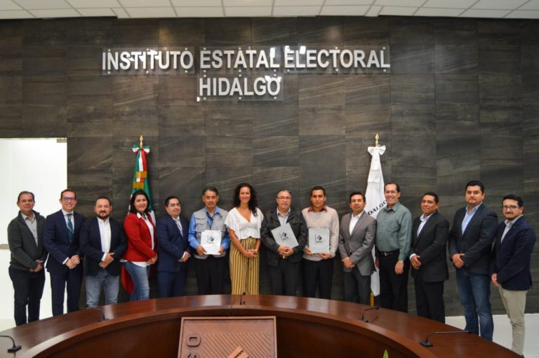 Premian a buenas funcionarias del IEEH