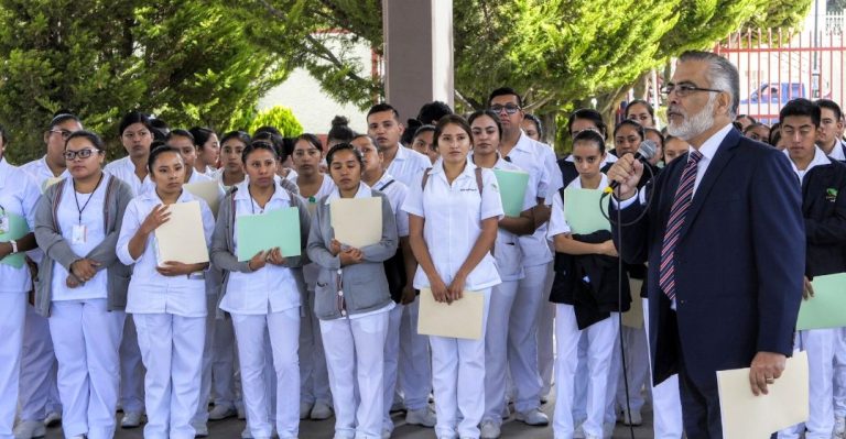 Estudiantes de CECYTEH reciben plazas con beca