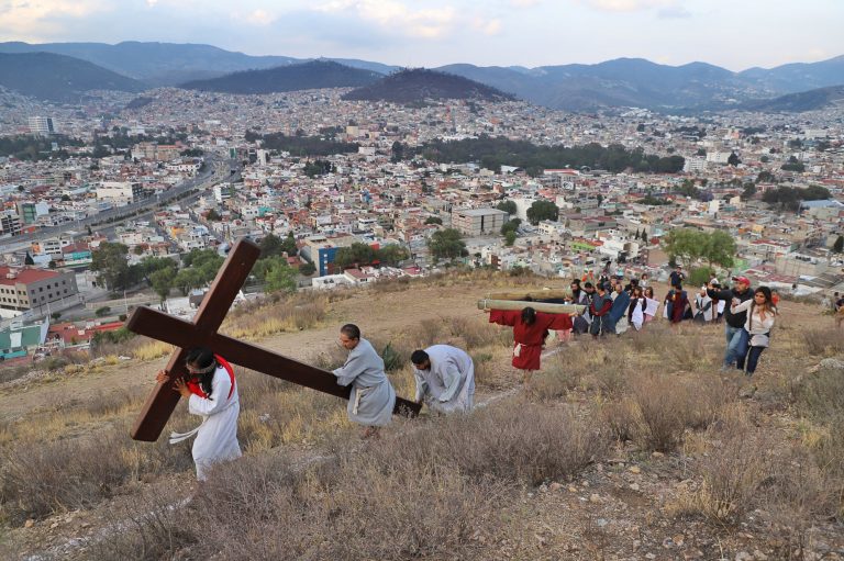 Y en la SOLEDAD del CALVARIO: el coronavirus