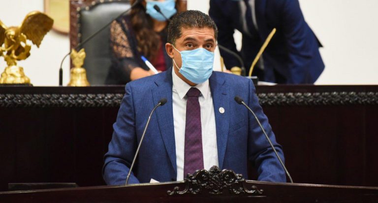 Pide Julio Valera apuesta por la profesionalización del servicio público