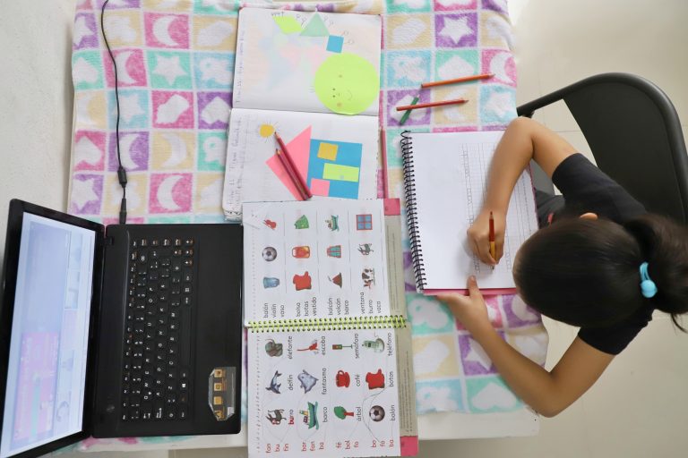 Una ESPECTACULAR MIRADA a cómo INICIARON las CLASES VIRTUALES las niñas y niños