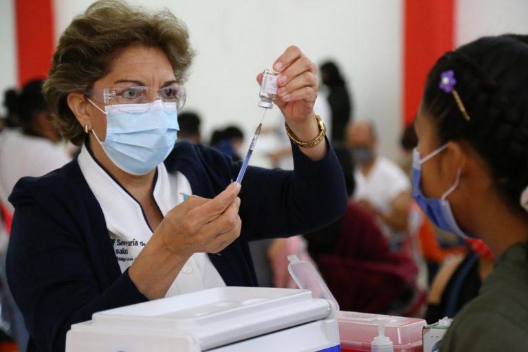 Arrancó periodo de vacunación a personal educativo en Hidalgo