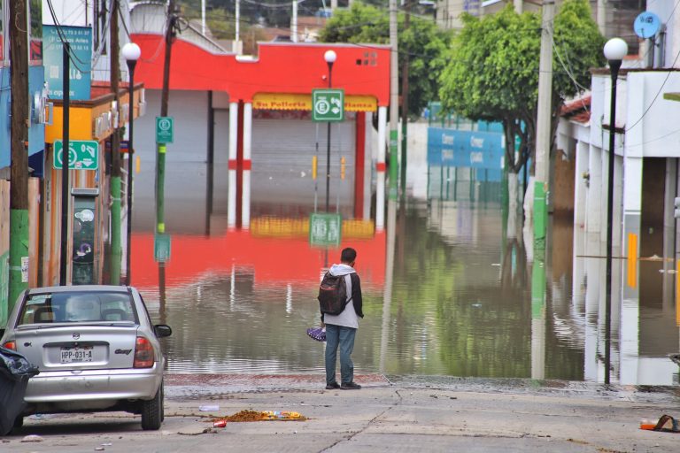 TULA, un día después: La gente intenta RESCATAR lo que puede