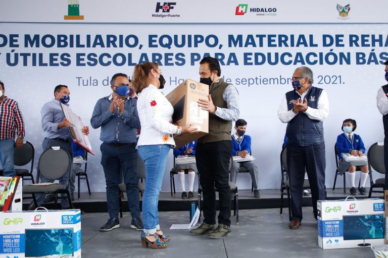 Entrega gobierno de Hidalgo material educativo para 5 mil escuelas del estado