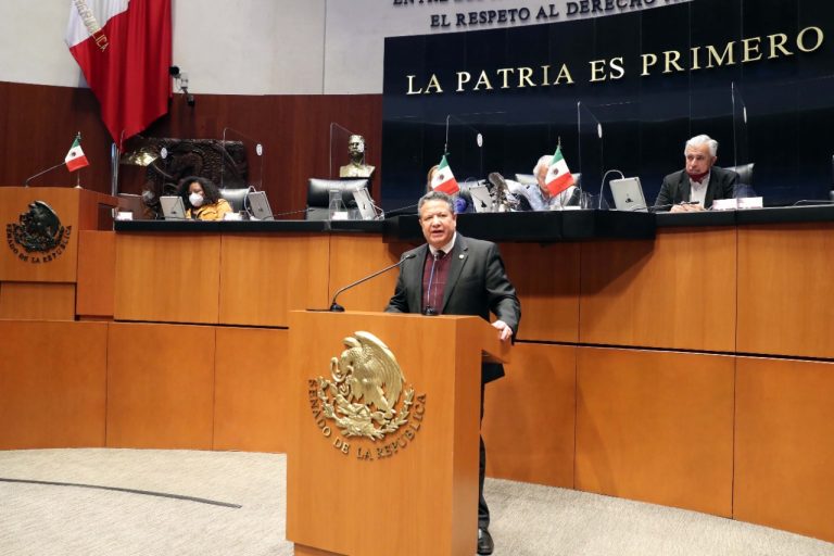 Lidera MENCHACA la APROBACIÓN de la ley de Juicio Político y ANTICORRUPCIÓN encargada por AMLO