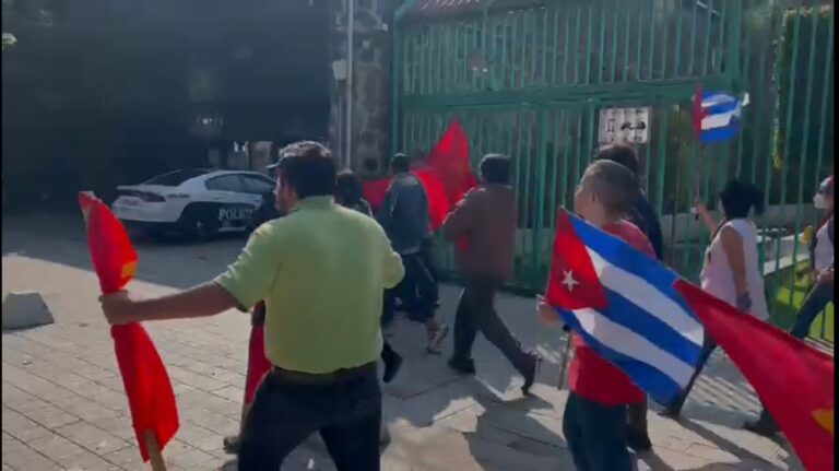 A banderazos, CORREN a TERRORISTA GUTIÉRREZ BORONAT de la Embajada de Cuba en México