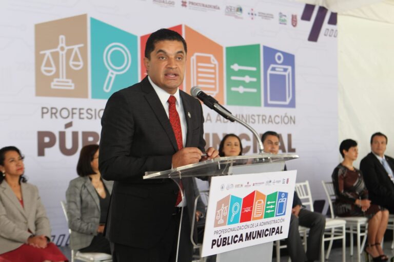 La ADMINISTRACIÓN PÚBLICA es compleja y los MUNICIPIOS tienen que capacitarse