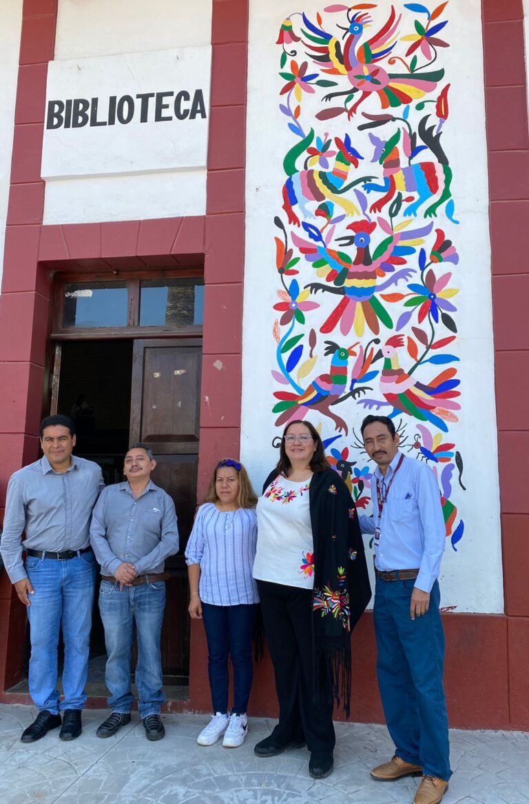 TANIA MEZA gestiona RESTAURACIÓN de bibliotecas de la SIERRA OTOMÍ-TEPEHUA