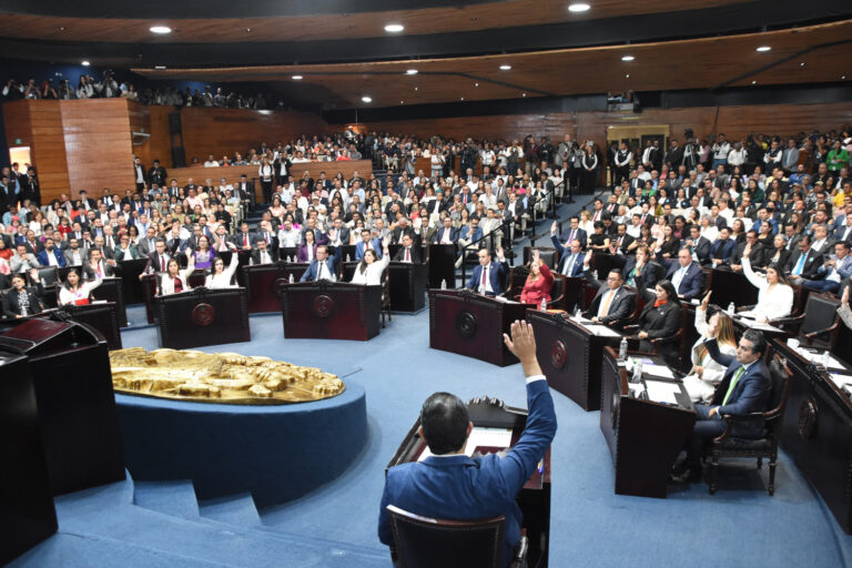 Toman protesta diputadas y diputados de la LXVI Legislatura