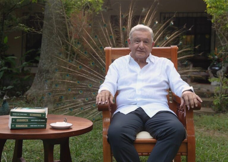 El nuevo libro de AMLO, una advertencia a tiempo: Enfrentemos a los «halcones»