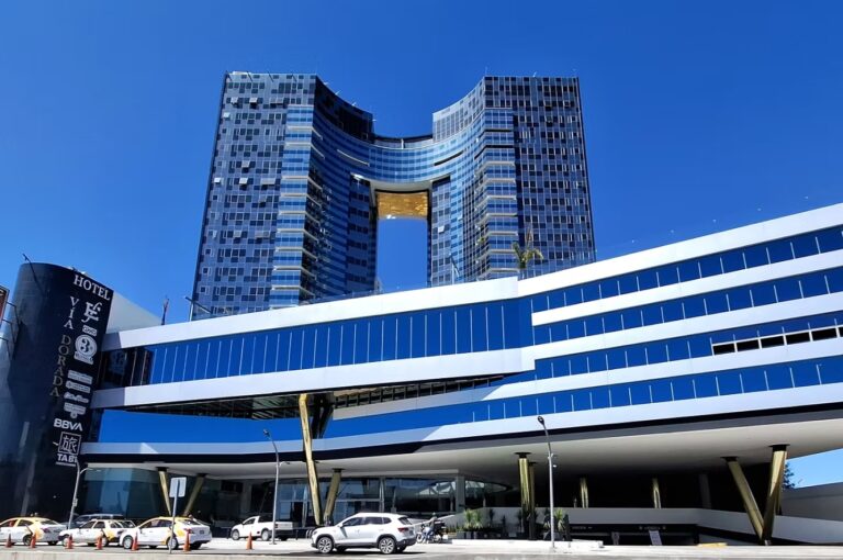 Un departamento en la plaza más lujosa de Pachuca destapa posible conflicto de interés entre Oficial Mayor de Hidalgo y un amplio contratista